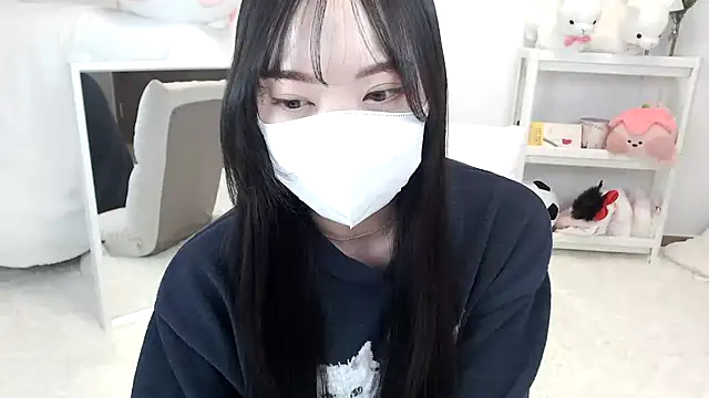 momo room online show from 04/26/26, 12:36