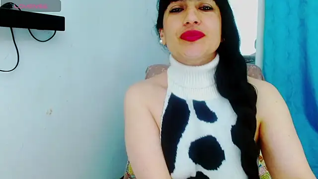 Snapshot of cristina_connor chatting on 09/22/25, 01:29 cristina connor online show from 09/22/25, 01:29