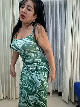 Snapshot of viollett_28 chatting on 09/18/25, 12:34 viollett 28 online show from 09/18/25, 12:34