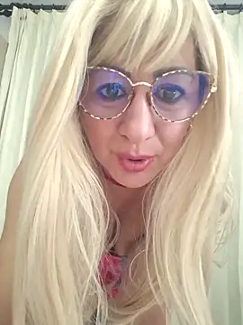 Snapshot of viollett_28 chatting on 04/06/26, 11:27 viollett 28 online show from 04/06/26, 11:27