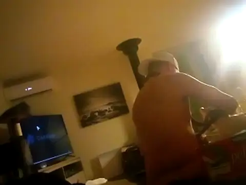 Snapshot of Vinyboy69 chatting on 11/19/25, 04:23 Vinyboy69 online show from 11/19/25, 04:23