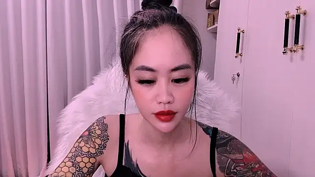Snapshot of witch-39 chatting on 06/16/26, 11:35 witch-39 online show from 06/16/26, 11:35