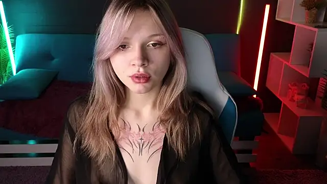 Snapshot of LitaBrom chatting on 12/07/24, 10:45 LitaBrom online show from 12/07/24, 10:45