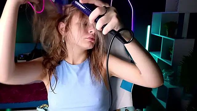 Snapshot of LitaBrom chatting on 12/14/24, 01:17 LitaBrom online show from 12/14/24, 01:17