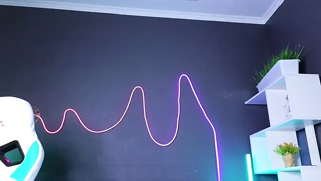 Snapshot of LitaBrom chatting on 12/14/24, 04:23 LitaBrom online show from 12/14/24, 04:23