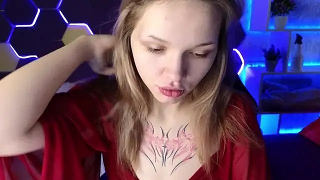 Snapshot of LitaBrom chatting on 12/15/24, 06:40 LitaBrom online show from 12/15/24, 06:40