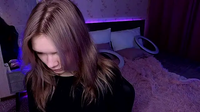 Snapshot of LitaBrom chatting on 12/18/24, 01:05 LitaBrom online show from 12/18/24, 01:05