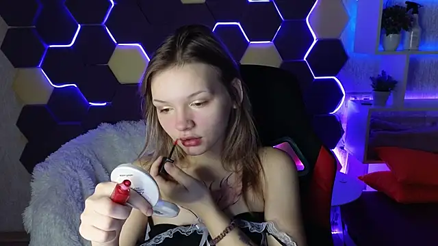 Snapshot of LitaBrom chatting on 12/19/24, 01:07 LitaBrom online show from 12/19/24, 01:07