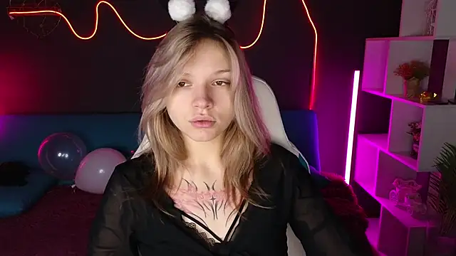 Snapshot of LitaBrom chatting on 12/20/24, 01:14 LitaBrom online show from 12/20/24, 01:14