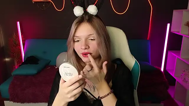 Snapshot of LitaBrom chatting on 12/20/24, 04:42 LitaBrom online show from 12/20/24, 04:42