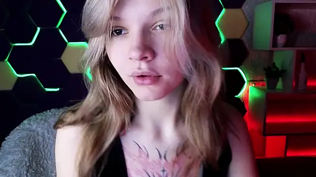 Snapshot of LitaBrom chatting on 12/25/24, 01:53 LitaBrom online show from 12/25/24, 01:53