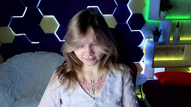 Snapshot of LitaBrom chatting on 12/29/24, 01:13 LitaBrom online show from 12/29/24, 01:13