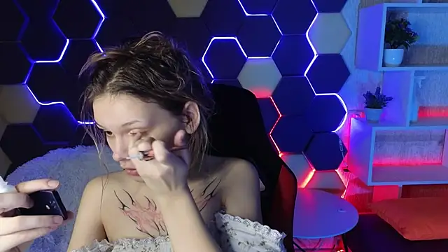 Snapshot of LitaBrom chatting on 01/18/25, 08:31 LitaBrom online show from 01/18/25, 08:31