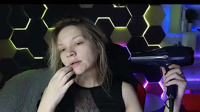 Snapshot of LitaBrom chatting on 02/03/25, 01:09 LitaBrom online show from 02/03/25, 01:09