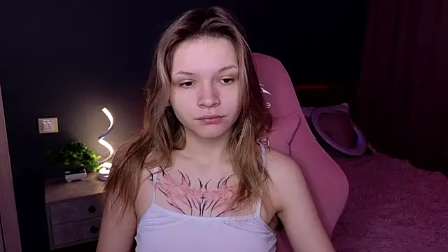 Snapshot of LitaBrom chatting on 02/07/25, 01:04 LitaBrom online show from 02/07/25, 01:04