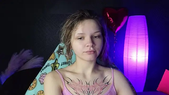 Snapshot of LitaBrom chatting on 02/14/25, 01:13 LitaBrom online show from 02/14/25, 01:13