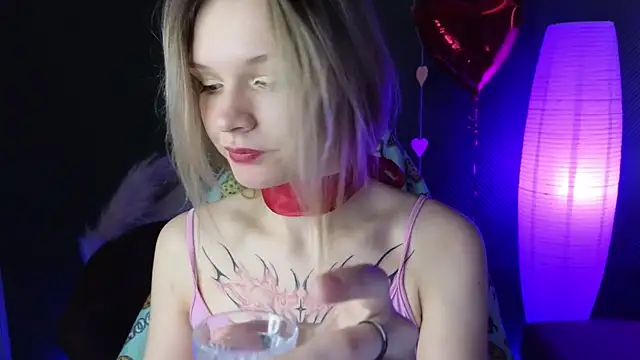 Snapshot of LitaBrom chatting on 02/14/25, 04:15 LitaBrom online show from 02/14/25, 04:15