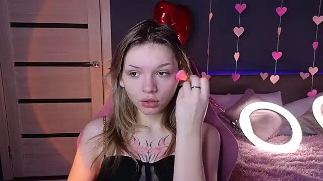 Snapshot of LitaBrom chatting on 02/18/25, 01:32 LitaBrom online show from 02/18/25, 01:32