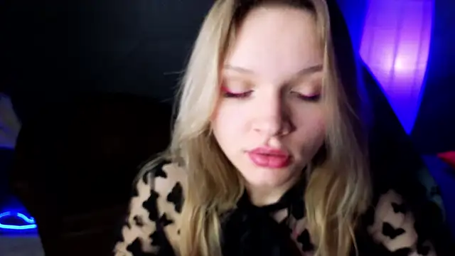 Snapshot of LitaBrom chatting on 02/23/25, 11:11 LitaBrom online show from 02/23/25, 11:11