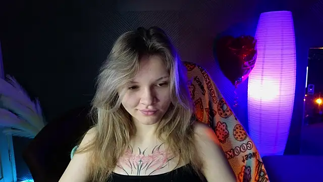 Snapshot of LitaBrom chatting on 03/18/25, 12:49 LitaBrom online show from 03/18/25, 12:49