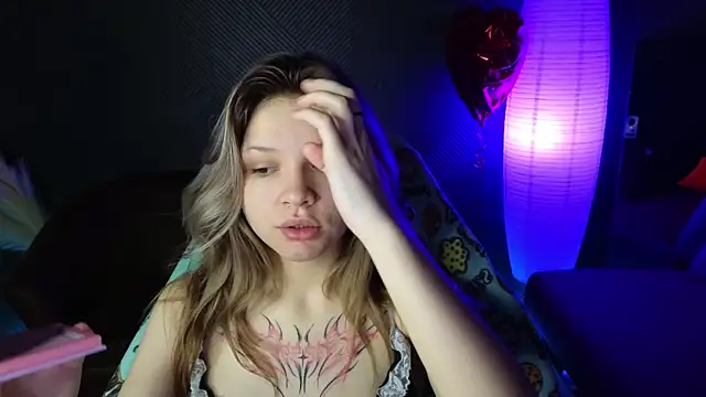 Snapshot of LitaBrom chatting on 03/20/25, 12:51 LitaBrom online show from 03/20/25, 12:51