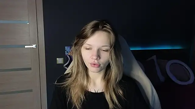 Snapshot of LitaBrom chatting on 10/03/25, 01:46 LitaBrom online show from 10/03/25, 01:46