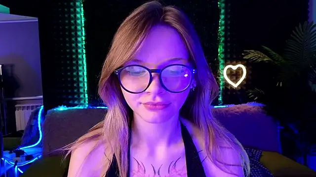 Snapshot of LitaBrom chatting on 10/07/25, 02:09 LitaBrom online show from 10/07/25, 02:09