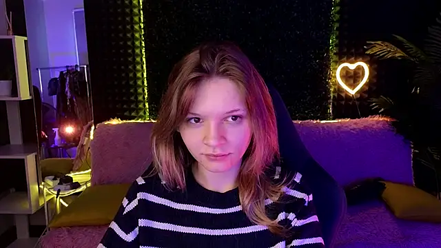 Snapshot of LitaBrom chatting on 10/11/25, 01:49 LitaBrom online show from 10/11/25, 01:49