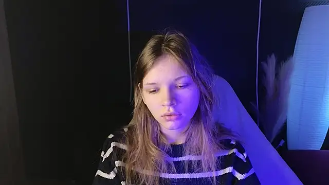 Snapshot of LitaBrom chatting on 10/15/25, 07:52 LitaBrom online show from 10/15/25, 07:52