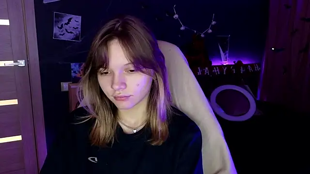 Snapshot of LitaBrom chatting on 10/24/25, 03:03 LitaBrom online show from 10/24/25, 03:03