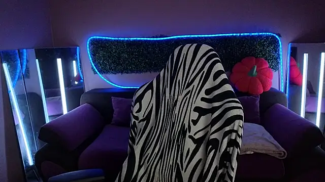 Snapshot of LitaBrom chatting on 11/19/25, 08:58 LitaBrom online show from 11/19/25, 08:58