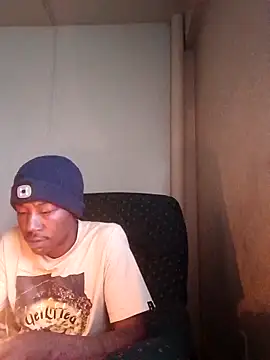 Snapshot of Loved5555555555 chatting on 04/21/26, 10:21 Loved5555555555 online show from 04/21/26, 10:21