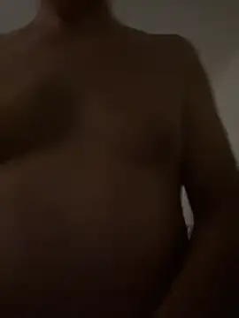 Snapshot of rjuanito973 chatting on 10/29/25, 10:33 rjuanito973 online show from 10/29/25, 10:33