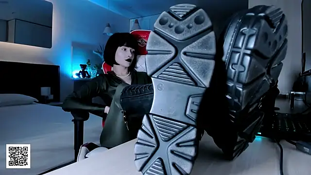 Snapshot of _Goddess_Misha_ chatting on 12/18/25, 08:59 Goddess Misha online show from 12/18/25, 08:59