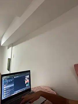 Snapshot of Pinkhotbaby chatting on 02/11/25, 04:46 Pinkhotbaby online show from 02/11/25, 04:46