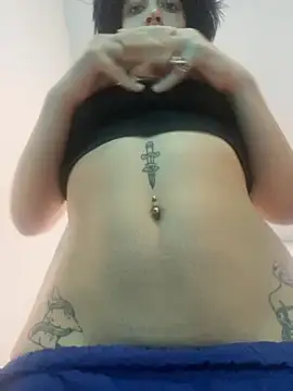 Snapshot of xmoira3x chatting on 11/04/25, 03:27 xmoira3x online show from 11/04/25, 03:27