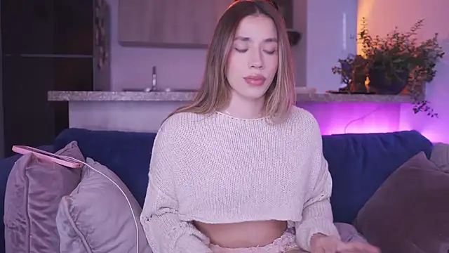 Snapshot of honeyann08 chatting on 11/05/25, 08:42 honeyann08 online show from 11/05/25, 08:42