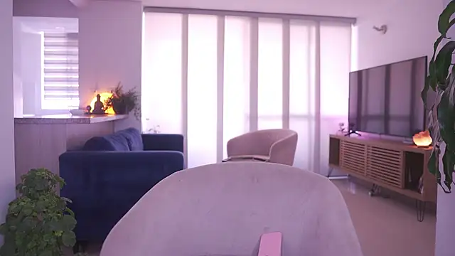 Snapshot of honeyann08 chatting on 11/07/25, 06:19 honeyann08 online show from 11/07/25, 06:19