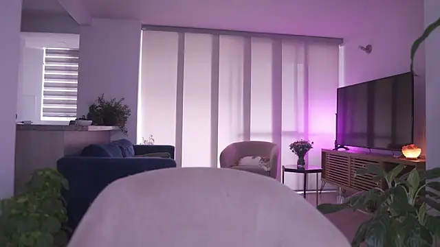 Snapshot of honeyann08 chatting on 11/14/25, 08:40 honeyann08 online show from 11/14/25, 08:40