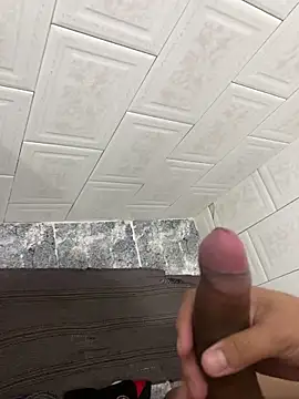 Snapshot of asrrael_22 chatting on 12/17/25, 10:49 asrrael 22 online show from 12/17/25, 10:49