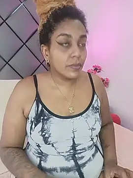 Snapshot of ELLA_KELLY chatting on 06/25/26, 11:48 ELLA KELLY online show from 06/25/26, 11:48