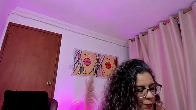 Snapshot of StarMilf chatting on 06/14/26, 12:29 StarMilf online show from 06/14/26, 12:29