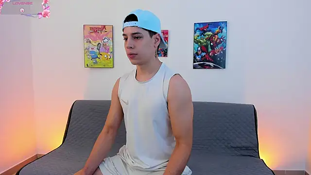 jonathanjoestar  online show from 10/03/25, 09:12