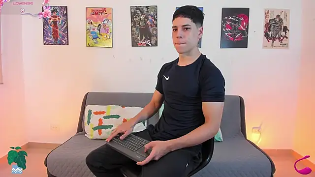 jonathanjoestar  online show from 11/17/25, 09:31