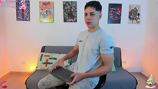 jonathanjoestar  online show from 12/13/25, 11:43