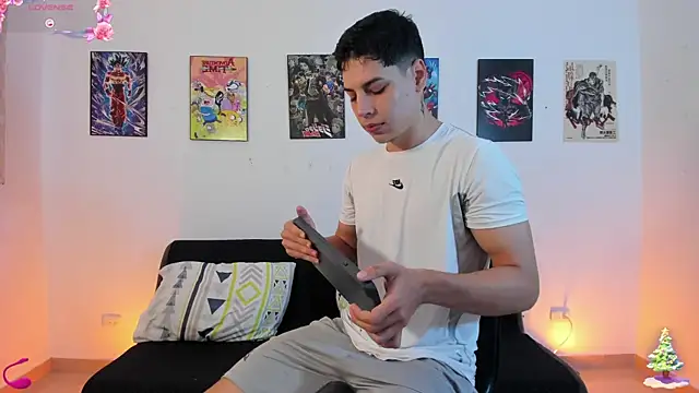 jonathanjoestar  online show from 12/20/25, 12:56