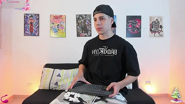 jonathanjoestar  online show from 12/21/25, 11:50