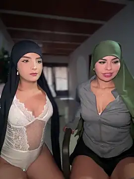 Snapshot of lalilamassu1 chatting on 12/19/25, 09:33 lalilamassu1 online show from 12/19/25, 09:33