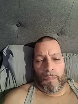 Snapshot of Just2much chatting on 03/17/25, 01:18 Just2much online show from 03/17/25, 01:18