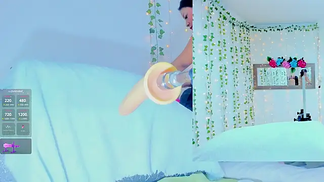 Tiffanny Love  online show from 10/24/25, 08:55